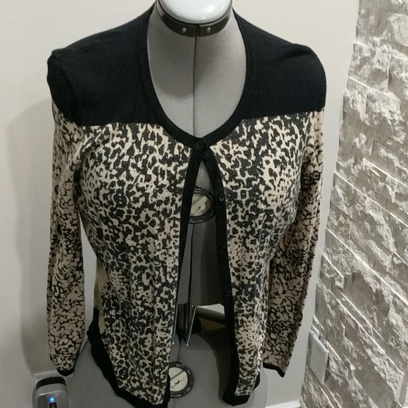 🔥2 for $20 Button up cardigan leopard print